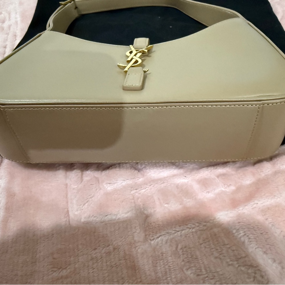 Yves Saint Laurent Le 5 A 7 Tan Shoulder Bag with Gold Logo - Picture 4 of 6